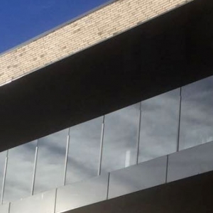 Luva glazen balustrade met verticale paaltjes