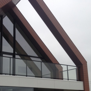 Glazen buiten balustrade met aluminium frame
