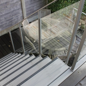 trapleuning in staal en glas voor buiten