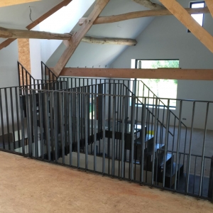 Binnen balustrade met verticale staven