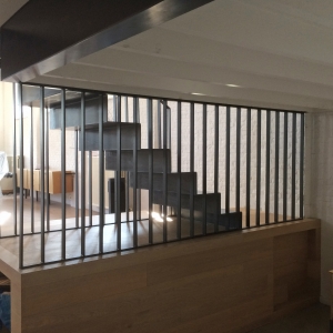 Binnen balustrade met verticale staven