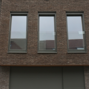 Vidras raambalustrade met zijdelingse profielen in ral kleur