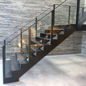 Cheval glazen balustrade in stalen kader